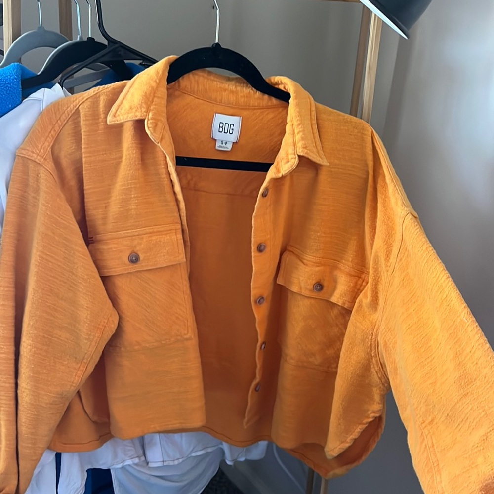 WORN ONCE URBAN OUTFITTERS CROPPED SHIRT
